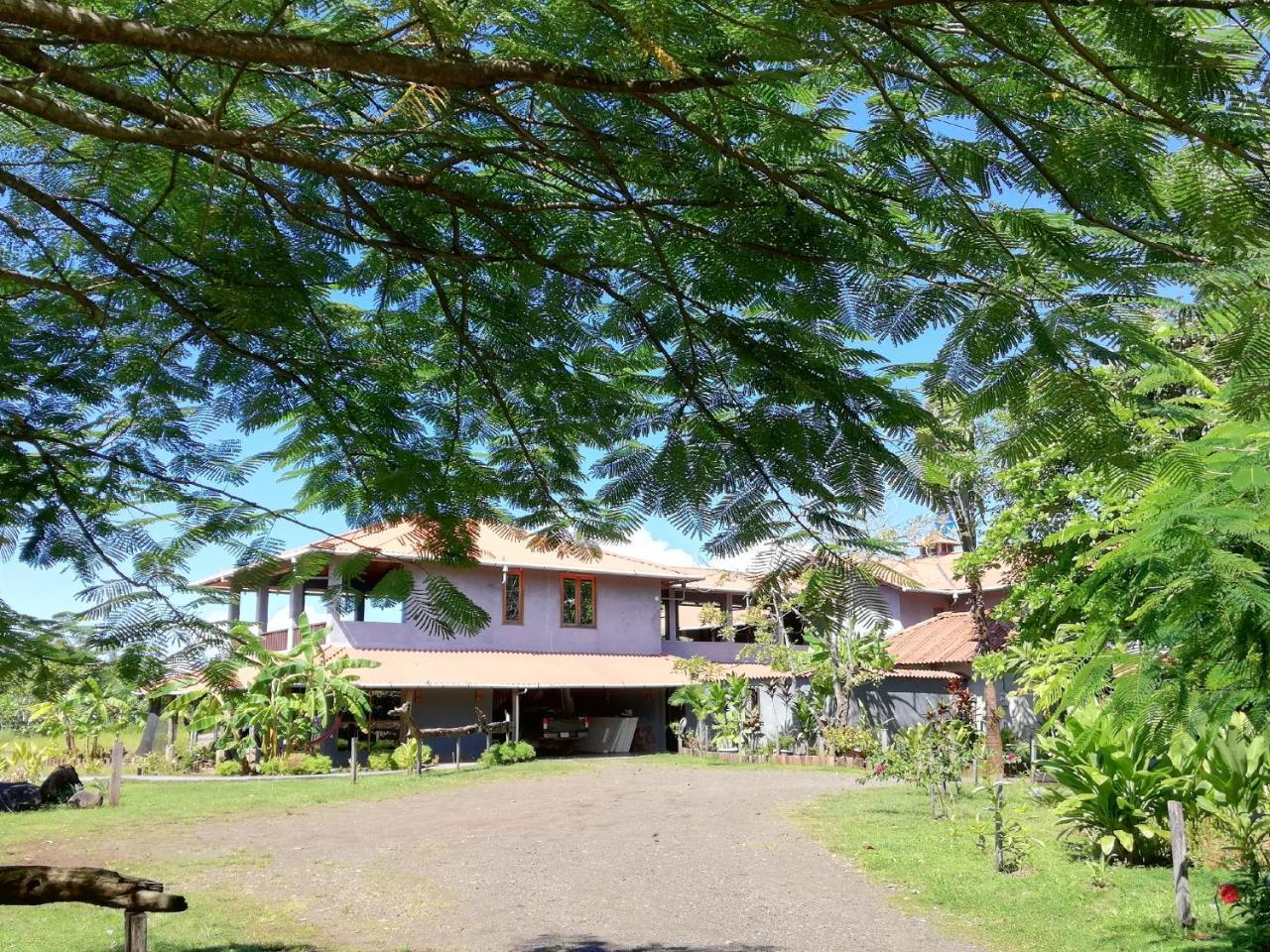 Punta Duarte Garden Inn Los Duarte Exteriör bild