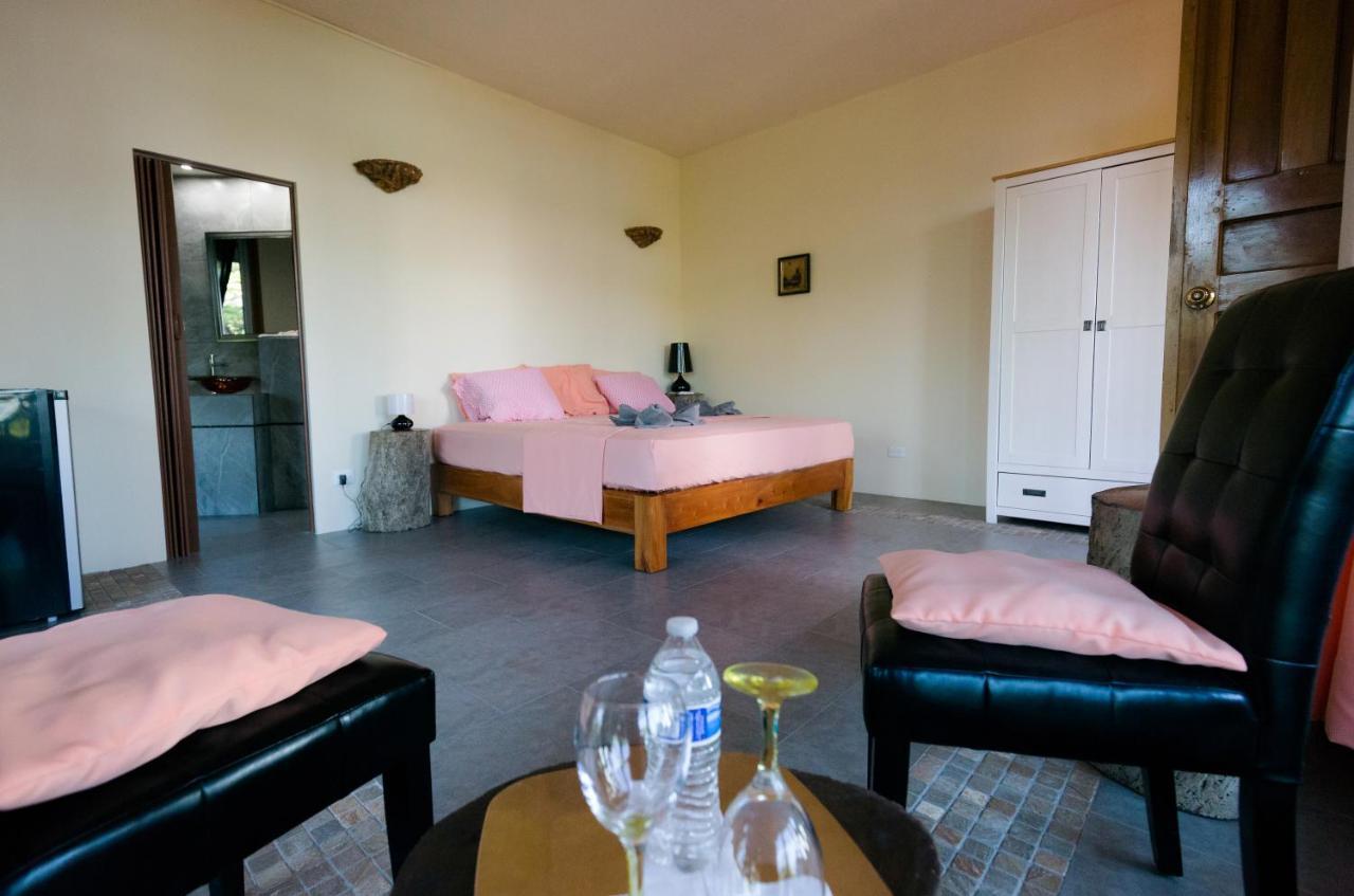 Punta Duarte Garden Inn Los Duarte Exteriör bild
